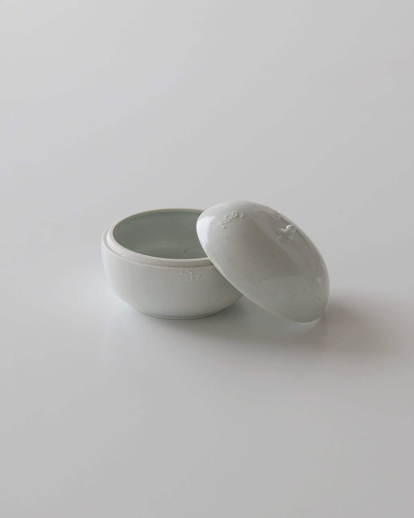 蝙蝠 つまみ付き蓋物 2号