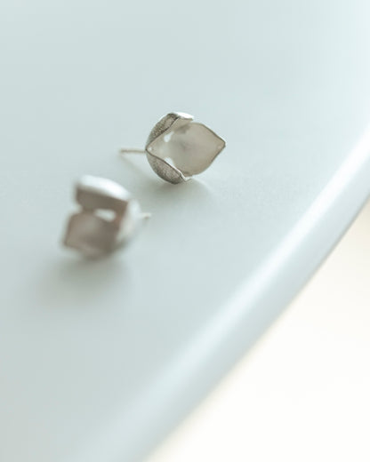 balloon flower small earrings