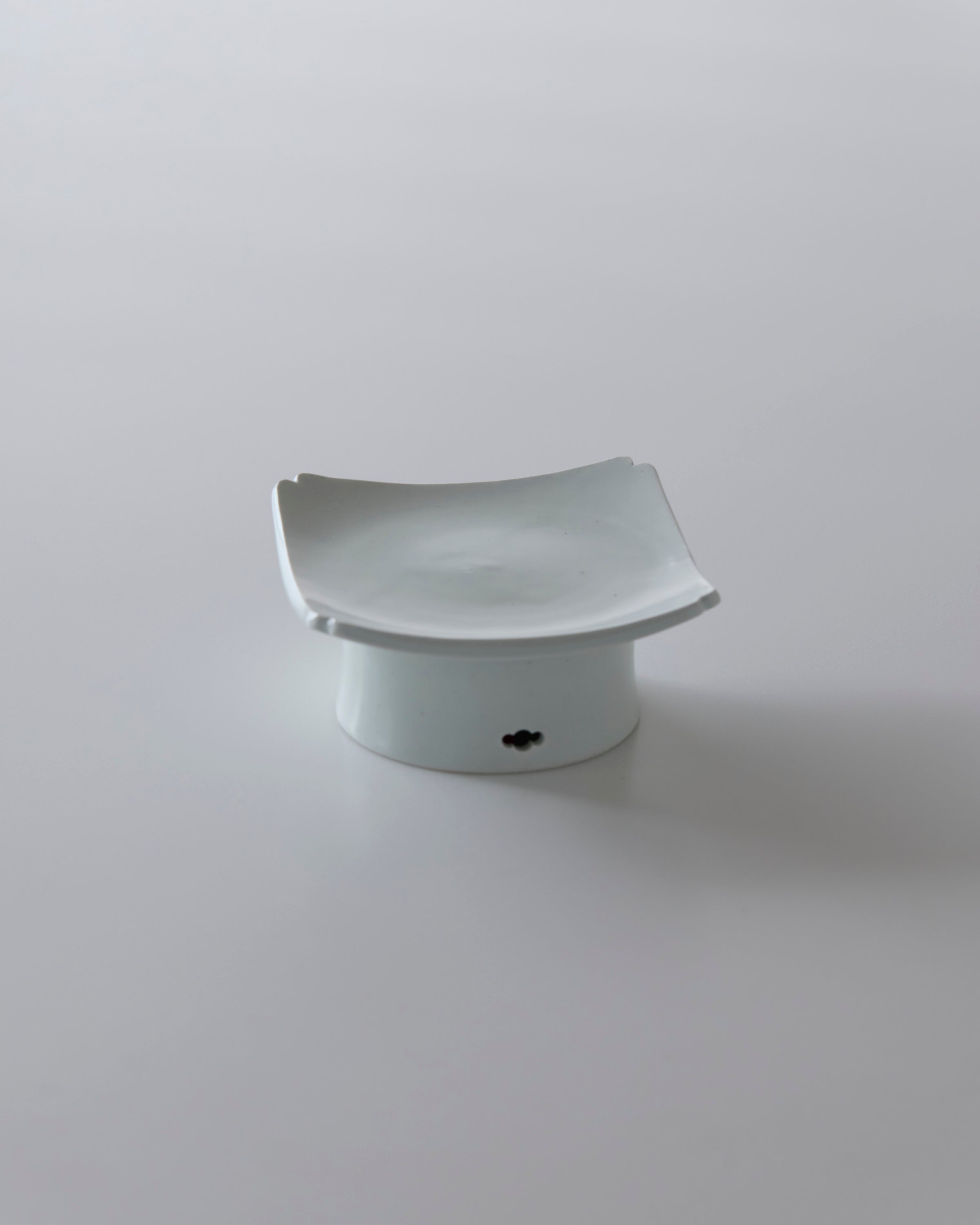 高台 角皿 – MIN GALLERY
