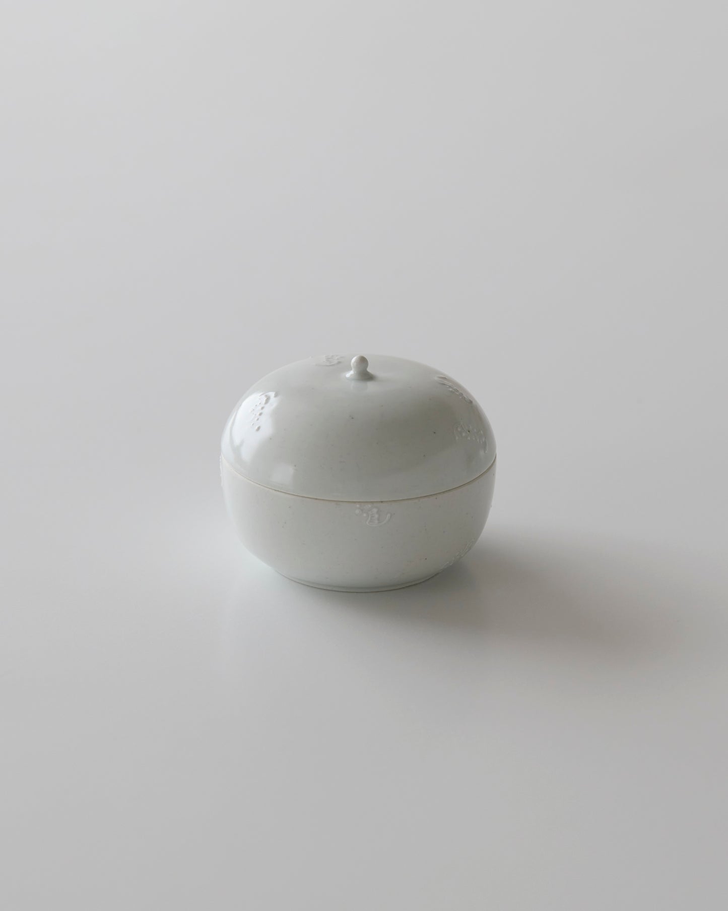 蝙蝠 つまみ付き蓋物 2号